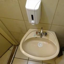 Arizona Pizzéria és Hamburgéria, Cegléd - Mosdó