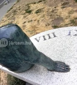 Arthur Koestler szobra