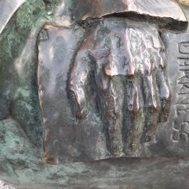 Arthur Koestler szobra Budapest - Egyéb