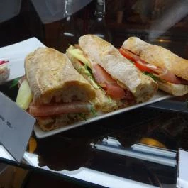 Artizán Bakery & Cafe Budapest - Étel/ital