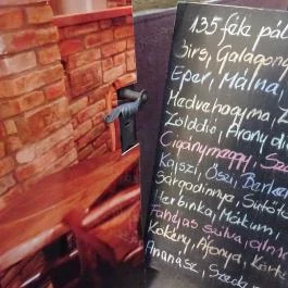 Az Öszvér, Budapest - Egyéb