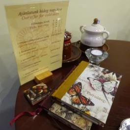 Nothing Cafe Budapest - Belső