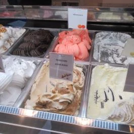 Azúr Fagylaltozó Budapest - Étel/ital