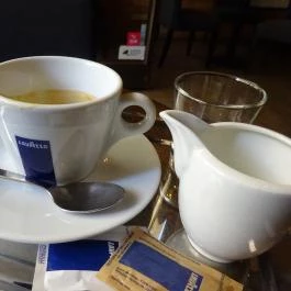 B Caffé Gyöngyös - Étel/ital