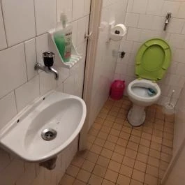 Babád borozó, Gödöllő - Mosdó