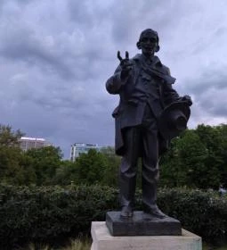 Babits Mihály szobra