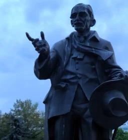 Babits Mihály szobra