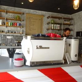 Badass Coffee & Donut Budapest - Belső