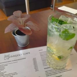 Bagoly Cafe Budapest - Étel/ital