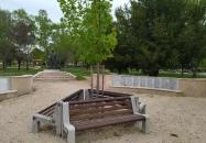 A bajtársának fejfát állító katona Makó