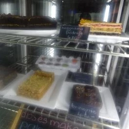 Balzac Cafe Budapest - Étel/ital