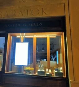 Barátok Kávézó & Teázó