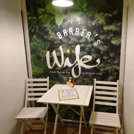 Barber's Wife Budapest - Belső