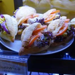 Barber's Wife Budapest - Étel/ital