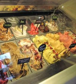 Békeidők Cukrászdája