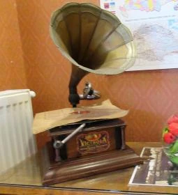 Békeidők Cukrászdája