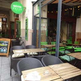Bench Café - Gozsdu Udvar Budapest - Külső kép