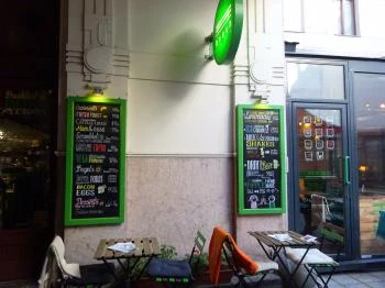 Bench Café - Gozsdu Udvar Budapest