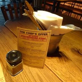 Bestia Budapest - Belső