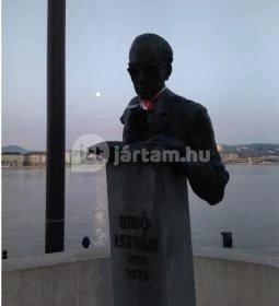 Bibó István mellszobra