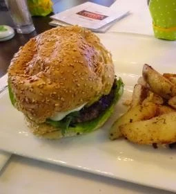 Bíbor Bistro - Caffe & Restaurant