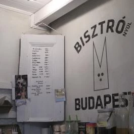 Bisztrónyúl, Budapest - Belső