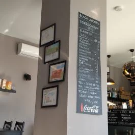 Black Unicorn Caffe Budapest - Belső
