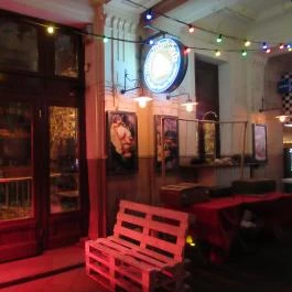 Blue Bird Cafe - Gozsdu Udvar Budapest - Belső