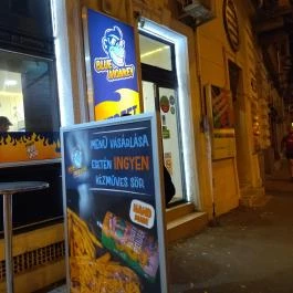 Blue Monkey Hot Dog Budapest - Belső