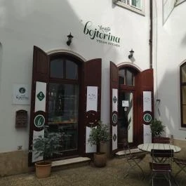 Bojtorina Vegan Kitchen Sopron - Külső kép