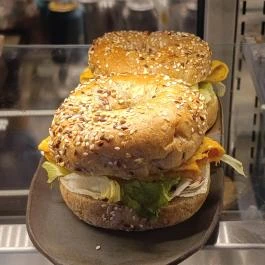 Bomiz Deli Budapest - Étel/ital