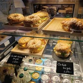 Bomiz Deli Budapest - Étel/ital