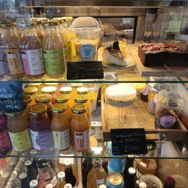 Bomiz Deli Budapest - Étel/ital