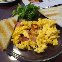 Bonjour Cafe Budapest - Étel/ital