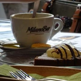 Bonjour Cafe Budapest - Étel/ital