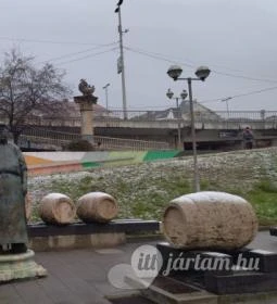 Borárus-szoborkompozíció