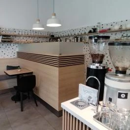 Bringiton Coffee & Bikes Budapest - Belső