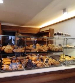 Brucker Pékség - Móricz