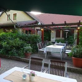 Budai Gesztenyés Étterem és Kávézó, Budakeszi - Külső kép