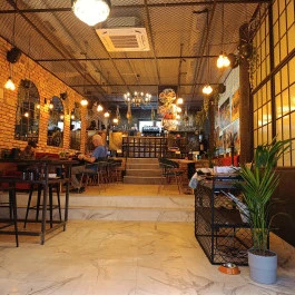 BudaLovinPest Café Budapest - Belső