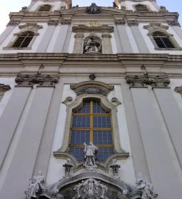 Budapest-Felsővízivárosi Szent Anna plébániatemplom