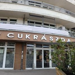 Bundiner Cukrászda, Fót - Külső kép