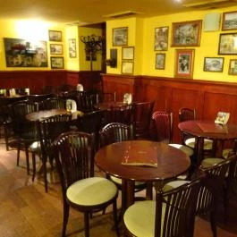 Café Tulipán Bistro Budapest - Belső