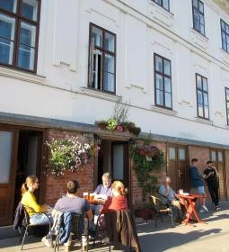 Mr&Mrs Columbo Söröző Étterem