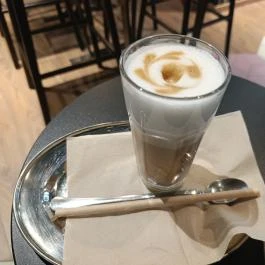 Cafe Frei - Corvinus Budapest - Étel/ital