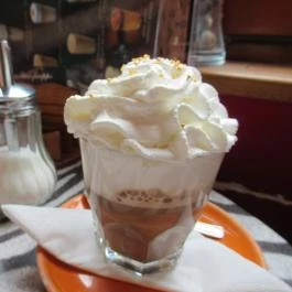 Cafe Frei, Eger - Étel/ital