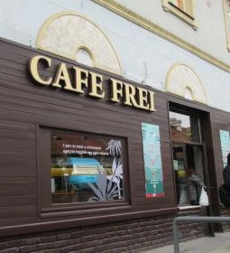 Cafe Frei - Kolosy tér