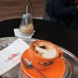 Cafe Frei - Könyves Kálmán körút Budapest - Étel/ital