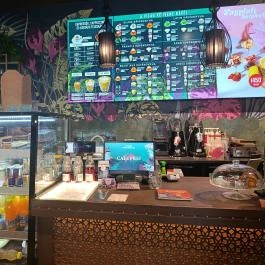 Cafe Frei Waterfront, Budapest - Belső