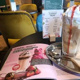 Cafe Frei Waterfront, Budapest - Étel/ital